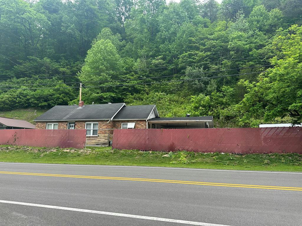 9997 BENT BRANCH RD, PIKEVILLE, KY 41501, photo 1 of 18