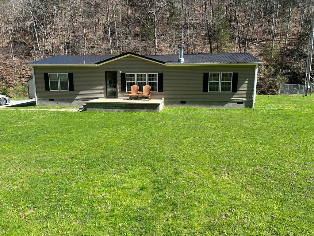 471 LYKINS CRK, PIKEVILLE, KY 41501, photo 1 of 14