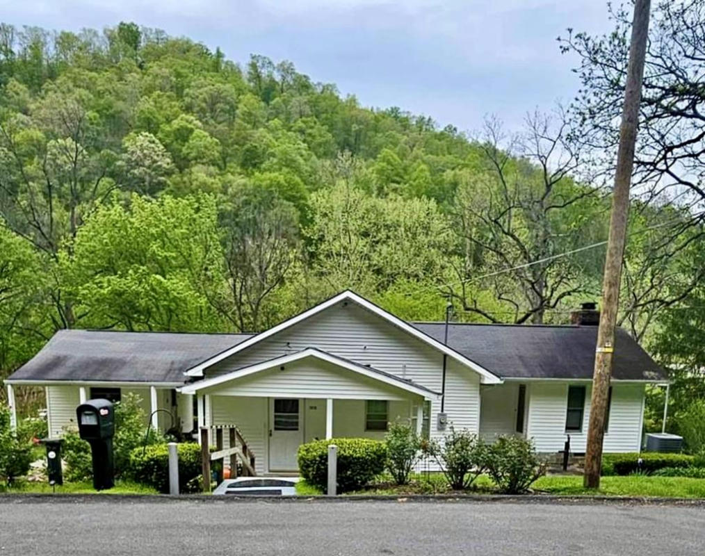 1818 ROCKY RD, PIKEVILLE, KY 41501, photo 1 of 8