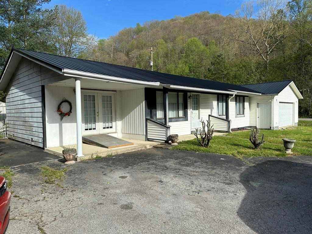 10893 BENT BRANCH RD, PIKEVILLE, KY 41501, photo 1 of 26