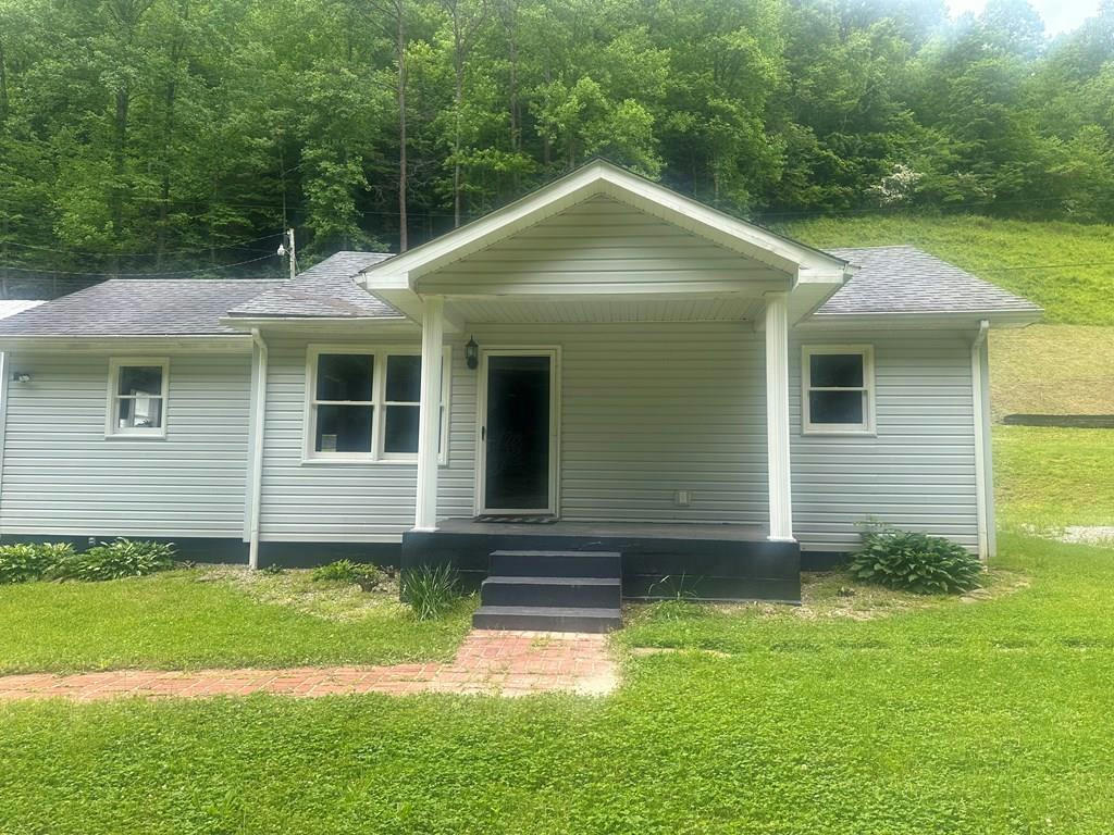 897 HAROLDS BRANCH RD, PIKEVILLE, KY 41501, photo 1 of 28
